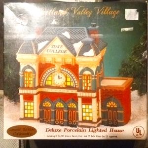 Heartland Valley Village limited edition collectible porcelain lighted houses